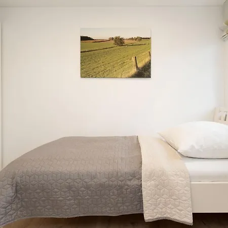 Hummelweg 5 *